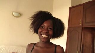 Vonzó barna amatőr interracial kuffer casting forgatás sexfilm