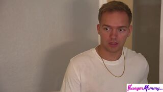 Kenzie Love figyeli, hogy a nevelő fia megbassza a szűz punciját – szigorú anyai tanács
