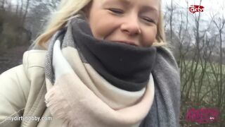 Forró zsenge pipi kerékpáron dörzsöli szaftos puncáját