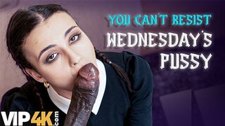 Lispy wednesday kupakolta a nevelő apa kolosszális faszát mint egy igazi kutyaként