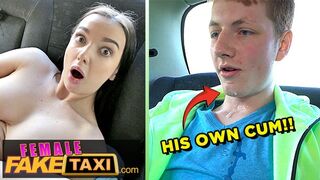 Lady Gang megőrül a kolosszális faszú tinédzser pov szopásán a taxisban
