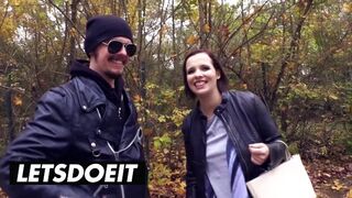 Bazinagy csöcsű csoki hajú német gádzsi felvétel a nagyméretű kombiban vad baszásra