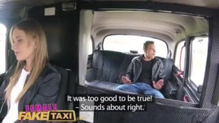 Tinédzser srác gyorsan megkúrja Angel Piaff szaftos csupasz puncáját a hamis taxiban