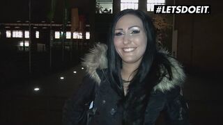 Mira grey német fekete cafka kúrja az idegent pénzért a buszon