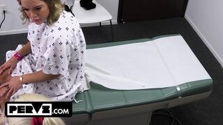 Mimi Monet gigászi popsis szexi a óriási farkú orvosnál a rendelőben