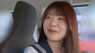Kasumi-chan, a vadító riporternövendék autóban lecumizza és veri a bájdorongot