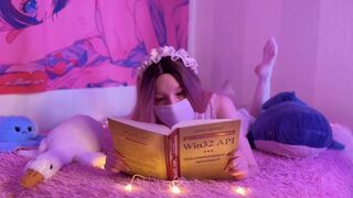 Apró tinédzser pipit teleélvezik a tökéletes seggén