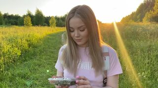 Friss házaspár megcsalta a férjét egy erdésszel minden lyukban cuckold