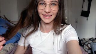 Ártatlan fiatal keményen reszeli nagyajkú cunciját cowboy szerkóban!
