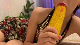 Kicsike nika hardcore kuffer játéka étellel 4k-ban