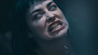 Csinos Kék Hajú Punk Nőci Átváltozása - Jewelz Blu a Parasited Csatornán Vadul Mag Numb-bal